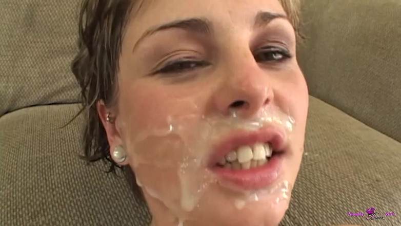 Naughty Black Girls: Cuando tiene sexo grupal con bbcs, la rubia blanca siempre...