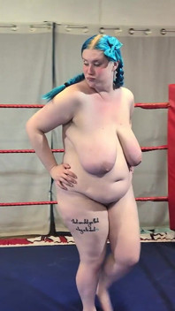 Um einen wrestling-ring herum laufen - solo-mädchen