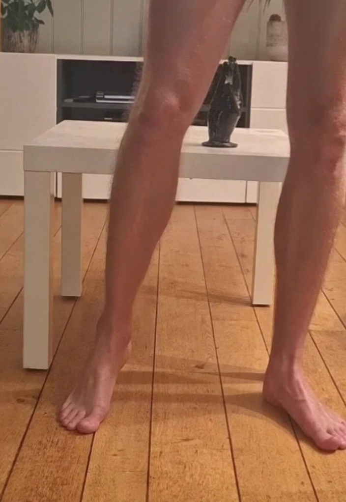 NoFace Twink X: Pantat bahenol cewek kembar gay ini di-fisting habis-habisan sampai mengendarainya