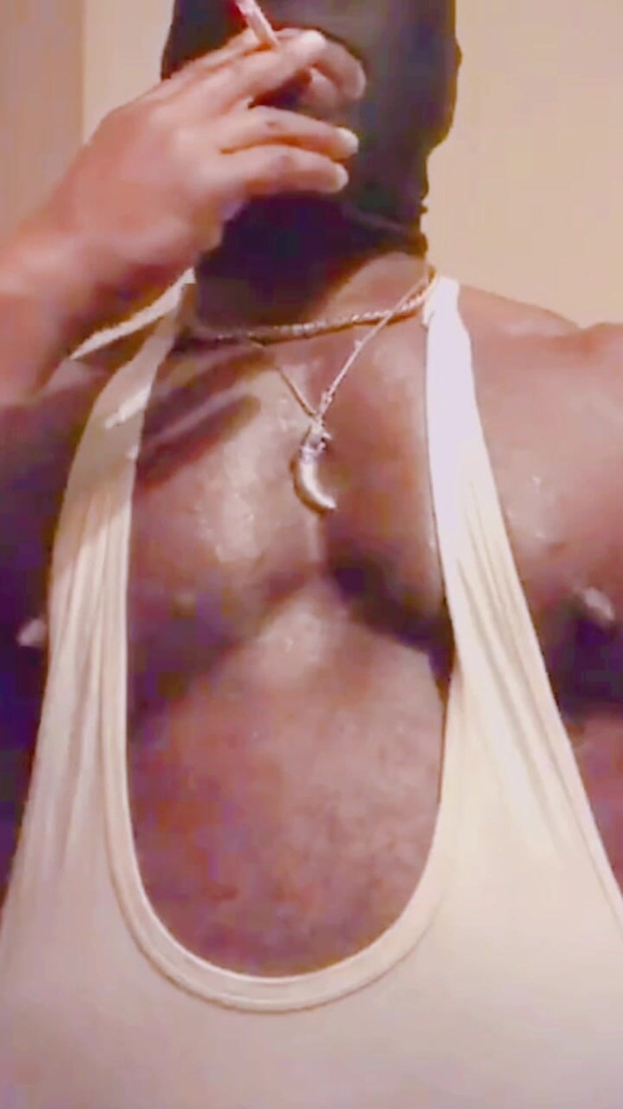 Black smoking muscle stepdad: Verbal stormuskel tuttspel &amp;röksession