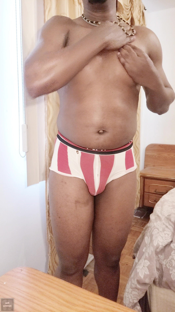 Soft Soleman: J’applique De La Lotion Sur Mon Corps Lisse Et Doux (2025)