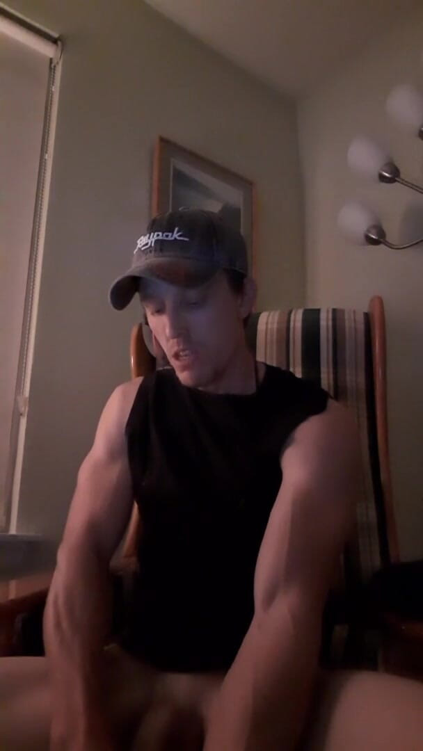 AlphaCathexis: 肌肉发达的家伙当他射精时眼睛翻了回来