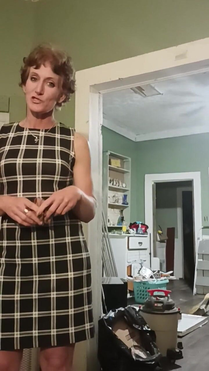 Longtoes45: Vecinos hijo atrapado oliendo mis bragas