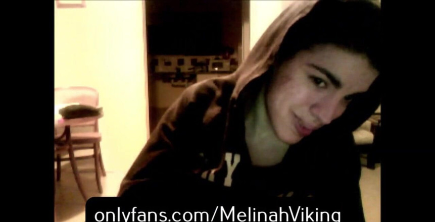 Melinah Viking: V zákulisí - focení s kapucí