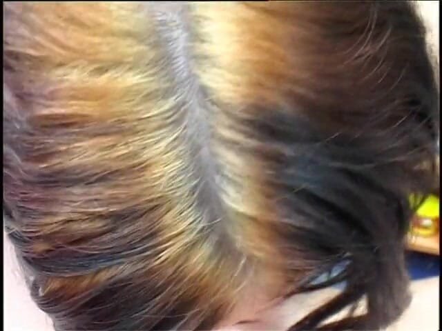Crispy Teens: Nettes amateur-teen lutscht an seinem schwanz