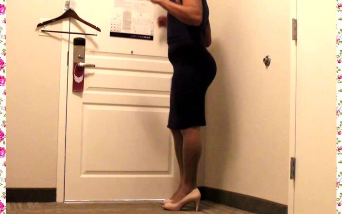 Sissy Housewife: Sissy Secretary Getting Dressed for Work