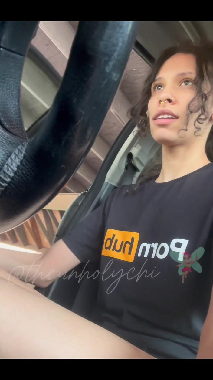 theunholychi: Impulsif terangsang dan memamerkan kakiku! 