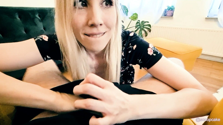 Scoopcake: イクならないようにしましょう!驚くべきイラマチオフェラチオはクレイジーな射精で終わります