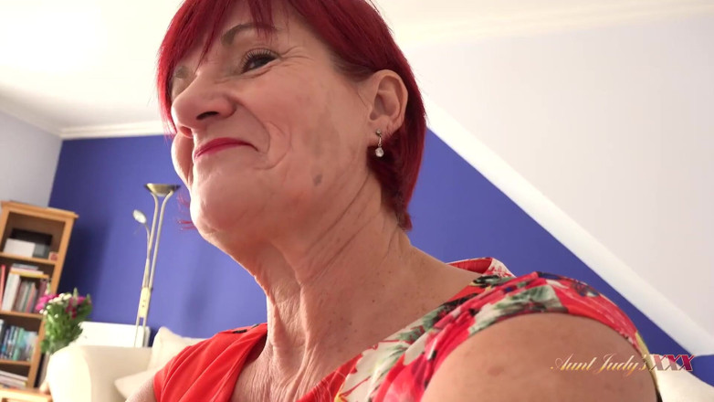 Aunt Judy's XXX: TanteJudysxxx - je 64-jarige gilf-tante Mrs. Linda betrapt je met een vies...