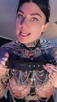 Dommy mẹ kế ball busting bạn