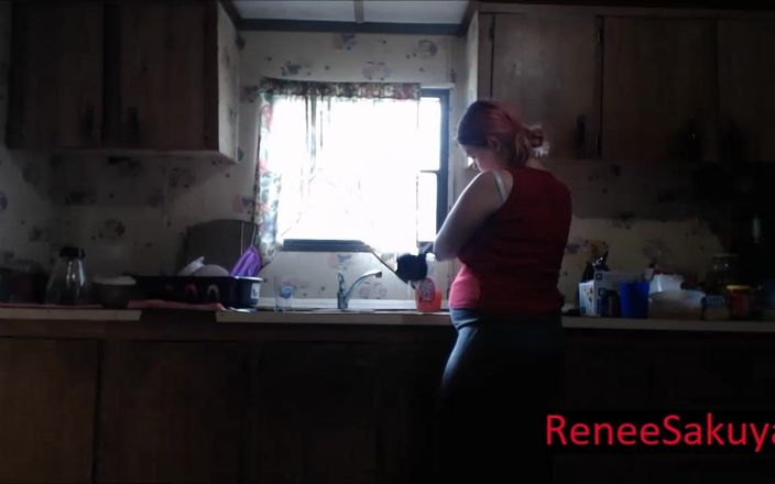Renee Sakuya: Беременная погружается в джинсы