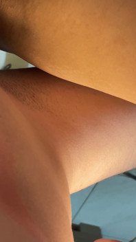 El Bastardo No Se Detuvo Incluso Después De Correrse En Mi Coño, Y Continuó Follando Duro a Cuatro Patas