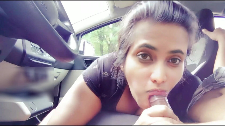 Your Arya: Bella ragazza è stata proposta dal suo ragazzo regalandole un anello...