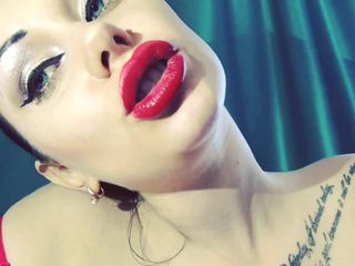 Goddess Misha Goldy: Senin gibi ezik için öpücük yok!