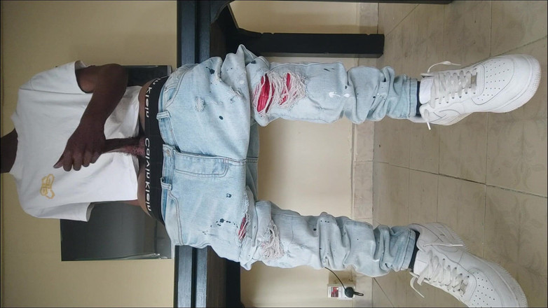 Gay black steel Africa: 黑色与巨大的鸡巴在街头服装抽搐和射精（4）