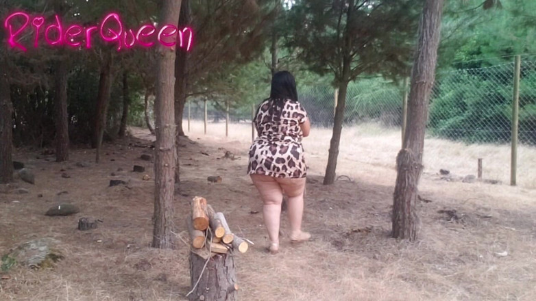 Riderqueen BBW Step Mom Latina Ebony: Wald sexy stiefmutter im freien recoping