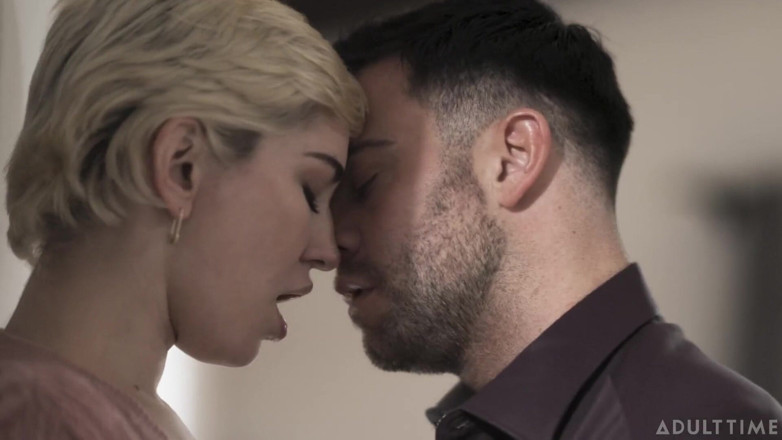 Adult Time: Čas pro dospělé - Skye Blue léčí studené nohy podvádějícího ženicha finálním...