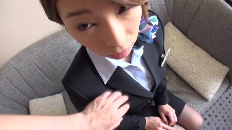 CherryBONBON: 一个成熟的男人和一个诱人的客舱服务员