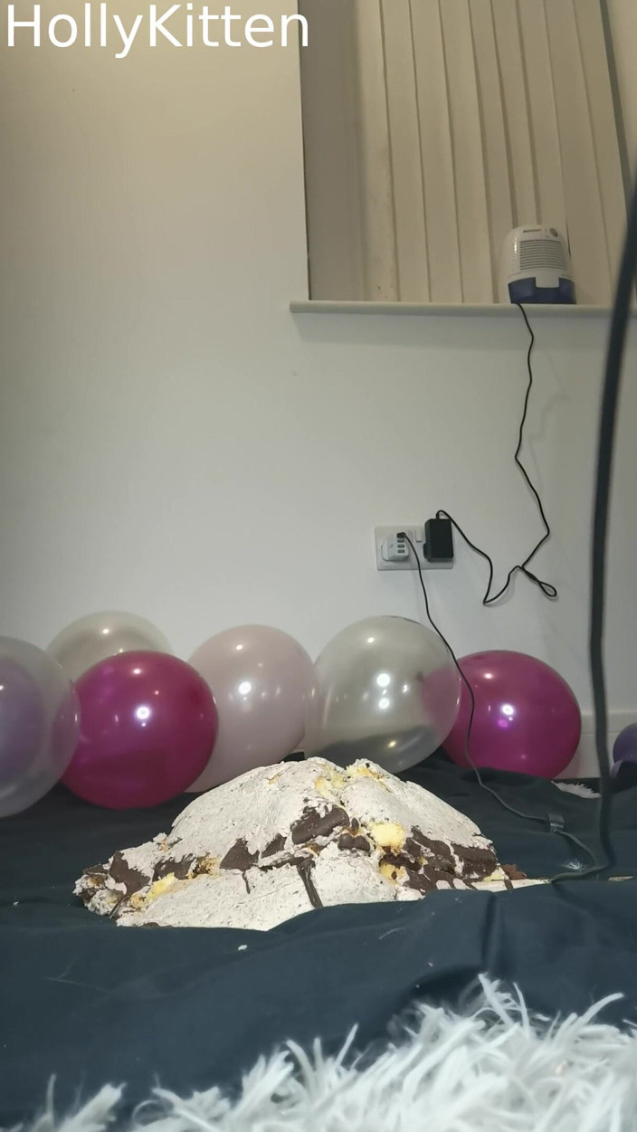 Holly Kitten: HollyKittenn - 4K Birthday cake bash