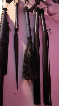 Inanna Justice i Lady Syene włada floggers and Crops on Cross-bound Slave's Flesh - Double Domme Anal Training Part 6