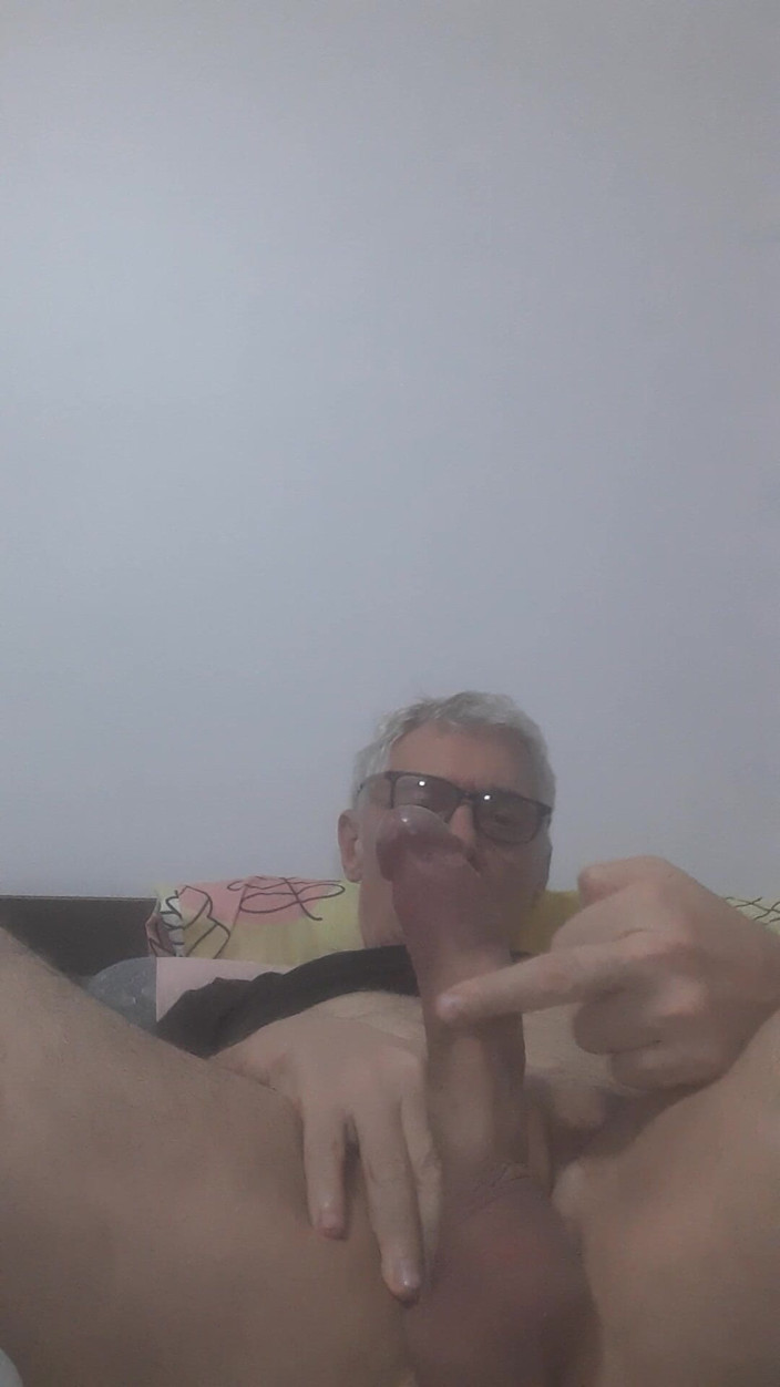 Big uncut hard cock: Fontane ejaculare monstruoasă