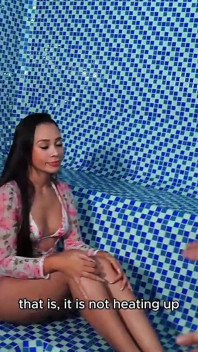 Pantat bahenol dan memek sempit cewek hot rambut cokelat ini dientot habis-habisan sama kontol tukang sauna mekanik