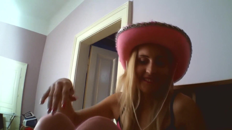 Foot Girls: Špinavé nohy princezny Kimberly si hrají v růžových punčochách! ŽÁDNÝ ZVUK