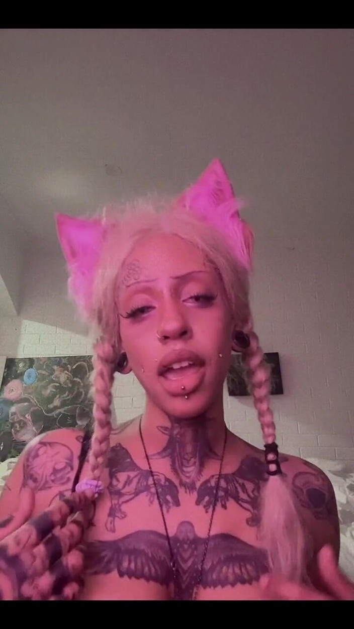 Laikalewduwu: Who Wants More Kitty Girl?