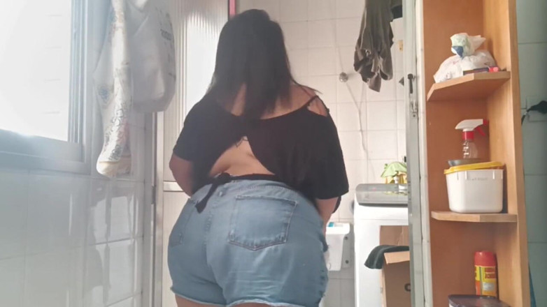 Mary Jhuana: BBW Smoking in the Service Area
