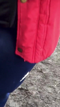 Så det är vinter och det är super kallt ute. med underkläder där inne, är jag ute och går