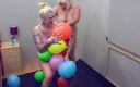 The Bad, Bad MILFs Club: Lesbiene cu fetiș cu balon