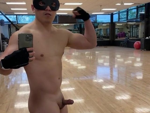 Flexing in Gym (Barenakedboy)