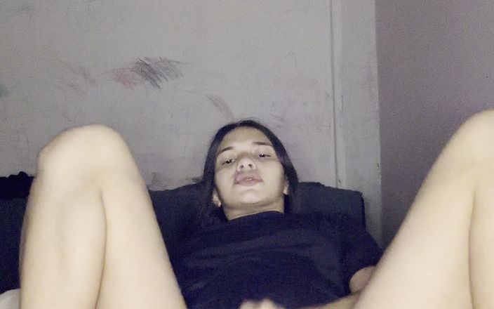 Alice Lima: Vibrator urladdningar i fitta, går sedan på dildo