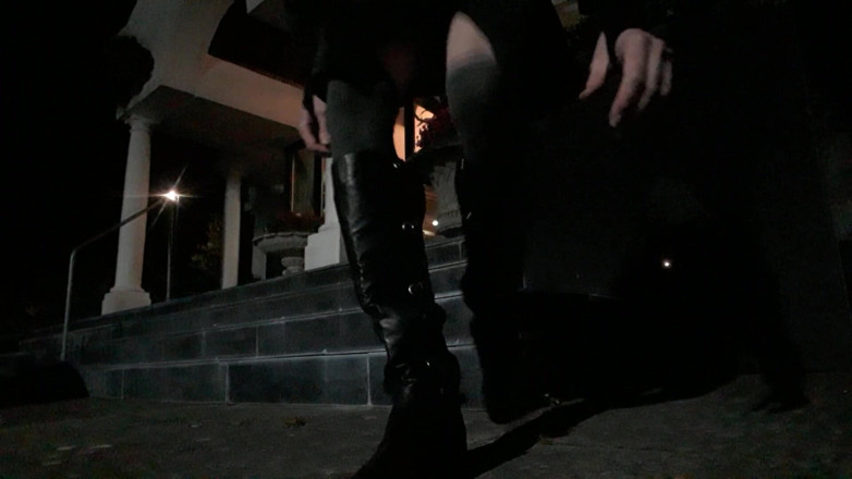 The Midnight Minx: 一家时髦酒店的正门