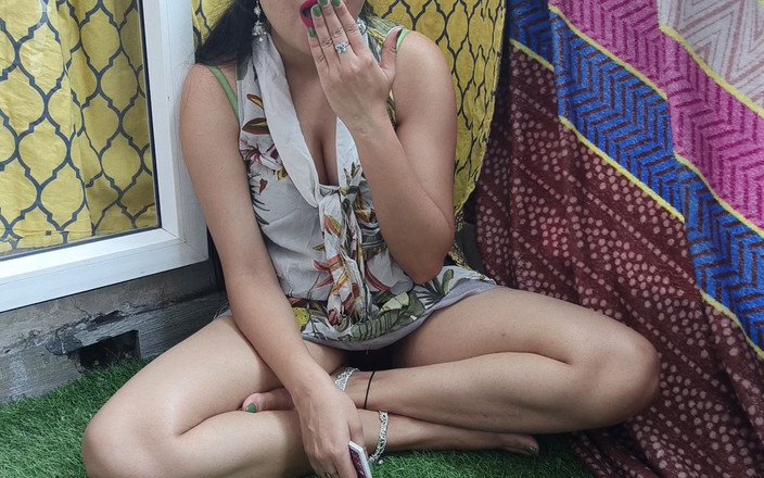 Saarabhabhi6: Une bhabhi desi sexy devient coquine pour Gand, chut chudai,...