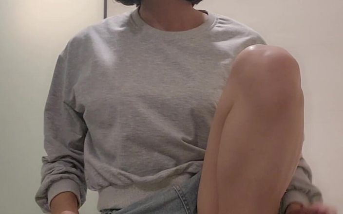 Taiwancdgirl: Tôi cởi quần ra. Bạn thì sao?