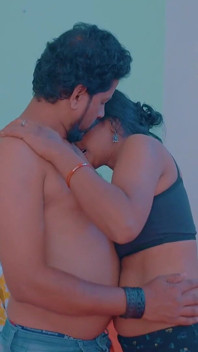 Delgada ama de casa sexy disfrutó su deseo sexual de su marido