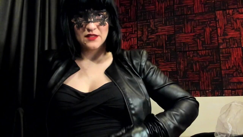 Mistress Hotwife Venus: Compiti umilianti per la sissy Colette