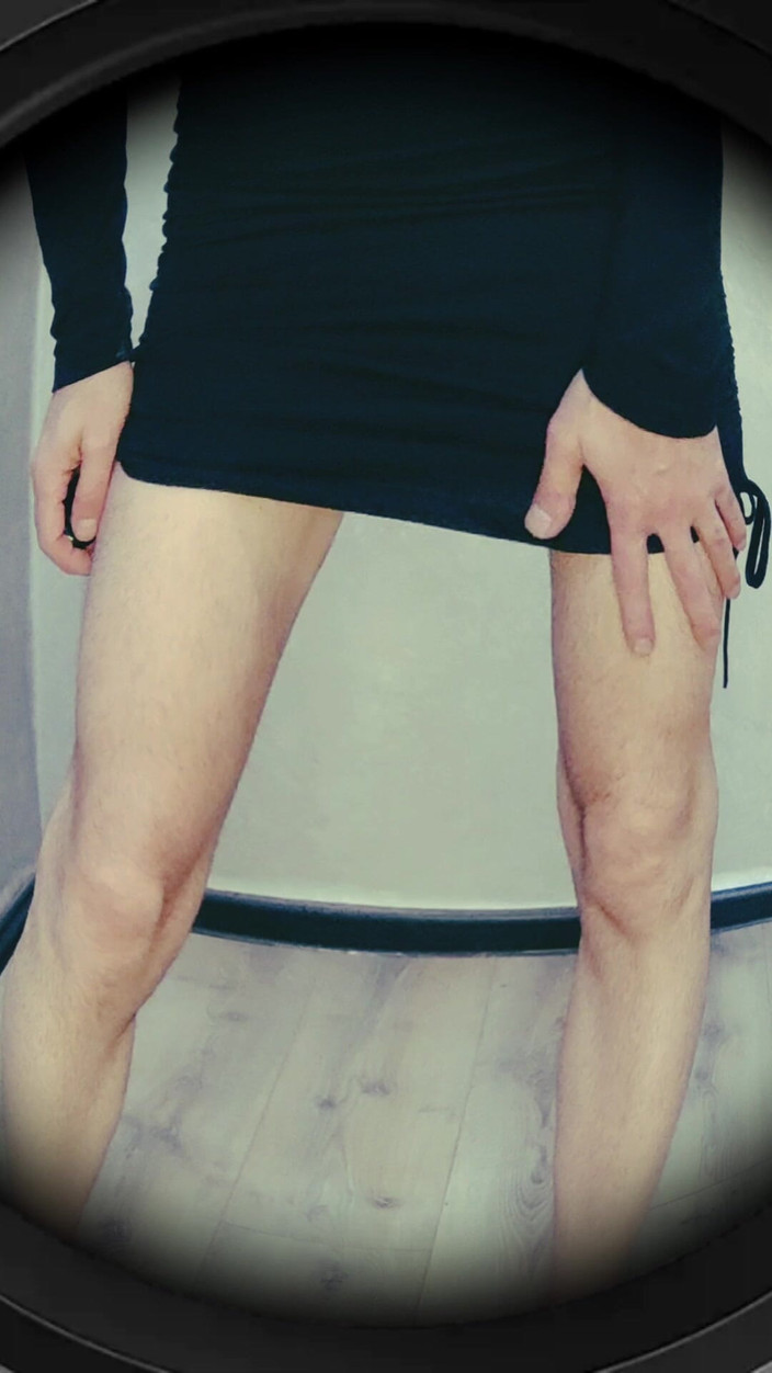 Lana Cross: Mă plimb singur prin casă