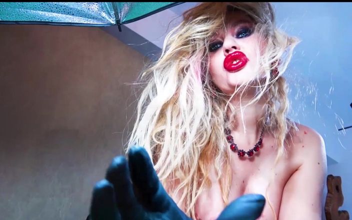 Goddess Celine: Porn Kisses