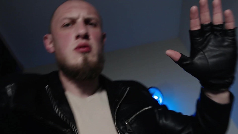 Hunky time: Alfa in Leren Spuugt, Voedt Overheersing.