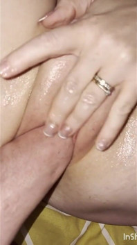 Une femme et son mari baisent Gode noir, fisting, creampie, éjaculation