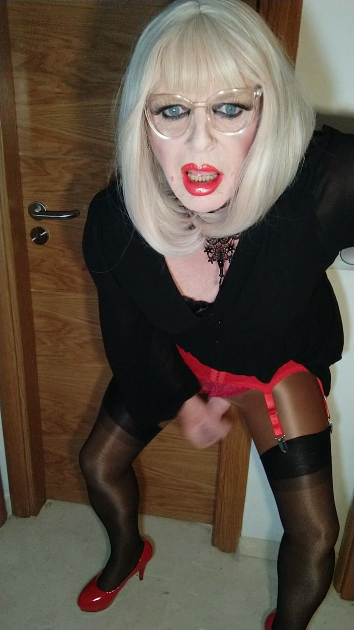 Emma Browne: Извращенная кроссдрессера в нижнем белье