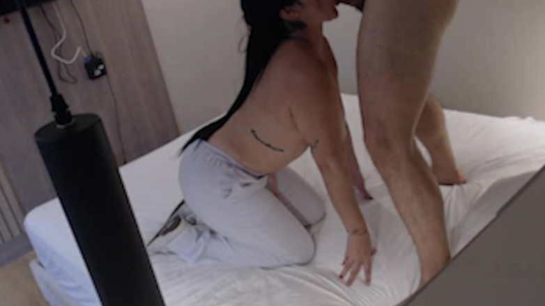 Time traveler: La deliziosa miLF fà un bel massaggio al tc