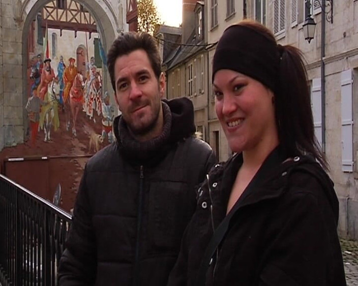 Monde Francais: Brutta ragazza francese viene scopata duramente in un trio pubblico