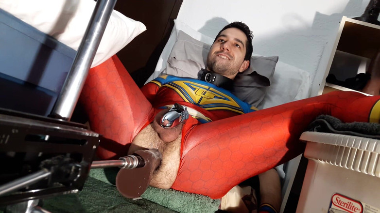 Ricky Cage: Октябрь 2021 Живое шоу Ricky Cage - супергерой с замком на члене принимает хуи в задницу и рот!