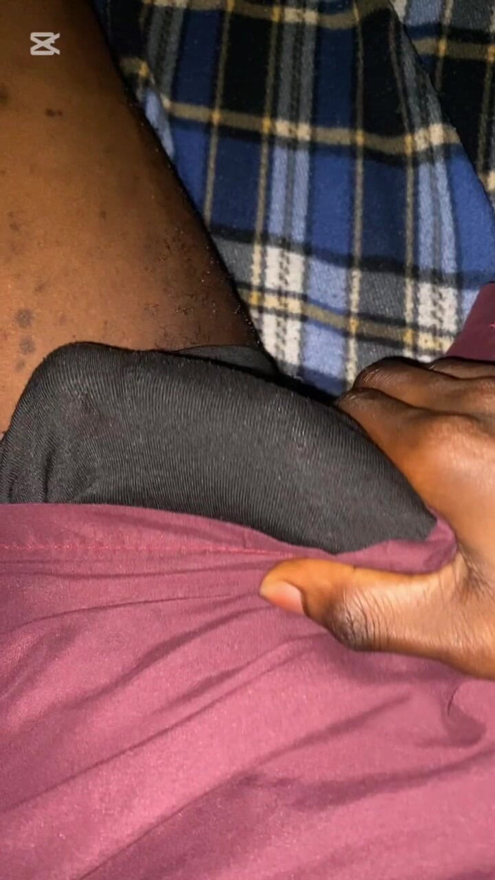 Slimniqqa: 체육관을 때린 후 흑인 대물 자지 쓰다듬기