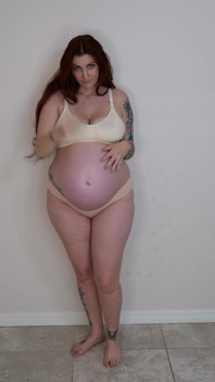 私の乳白色のおっぱいのためにそれらのボールを空にしてください 妊娠9ヶ月