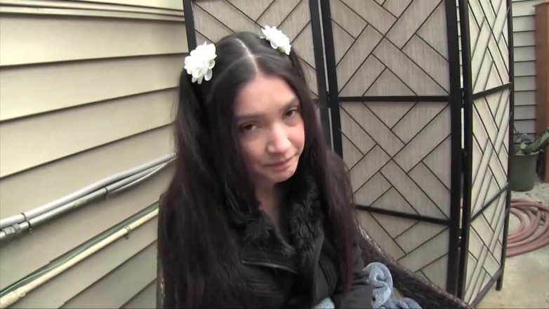 Eros POV - Liberated Eye: いたずらな十代は屋外で彼女のstepdadのコックをジャーク
