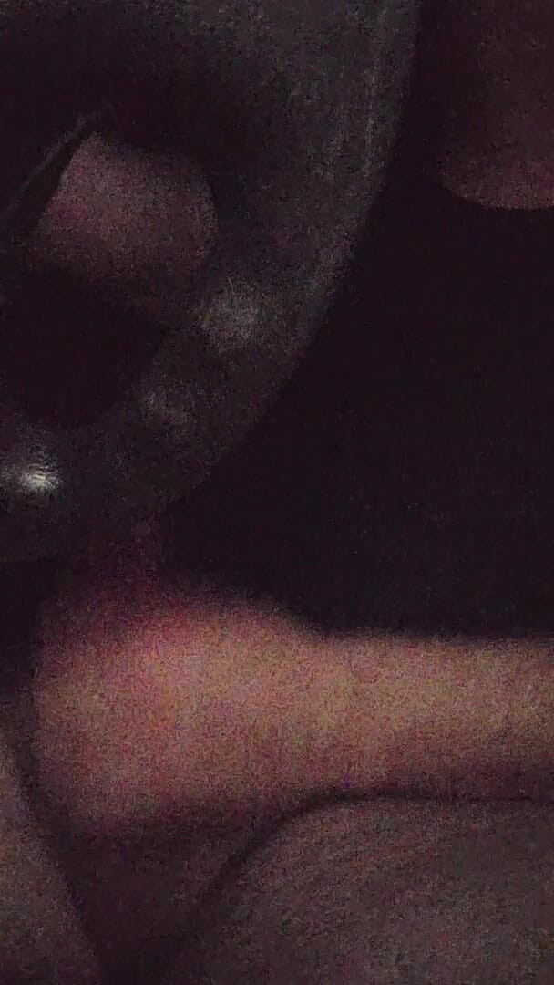 Incredible Dick: Cara com tesão se masturba no caminhão 2